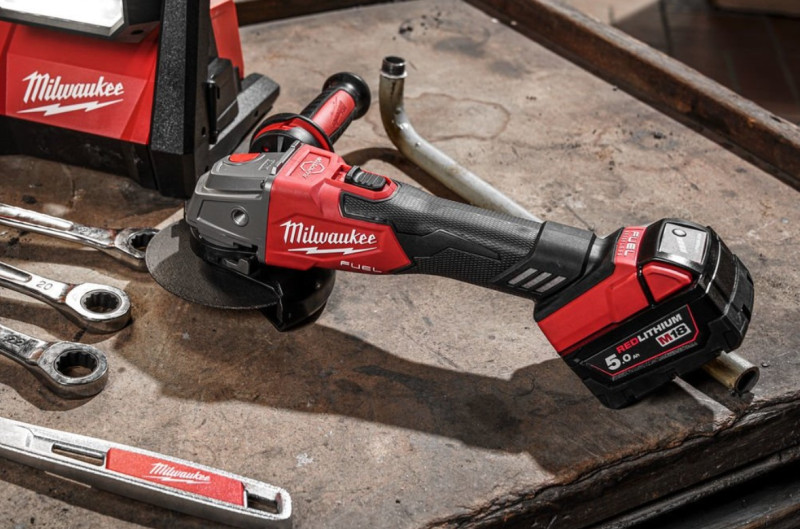 Шлифмашина угловая аккумуляторная MILWAUKEE M18 ONEFSAG125XB-0X FUEL 4933478433