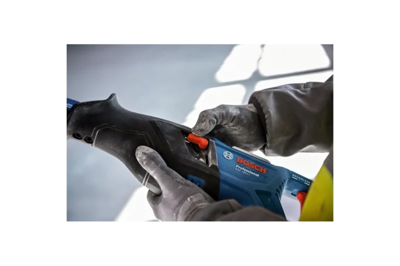 Пила сабельная аккумуляторная BOSCH GSA 185-LI (без АКБ и ЗУ) 06016C0020